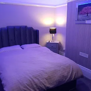  Guest house Highfields Living - Ensuite- Free Wifi- Free Local Parking